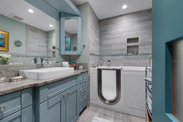 213 OAK AVENUE, Anna Maria, FL 34216