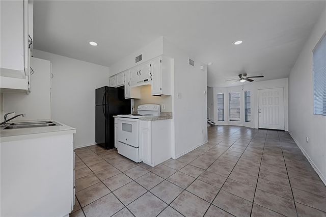 6641 Rhine Dr A, Corpus Christi, TX 78412