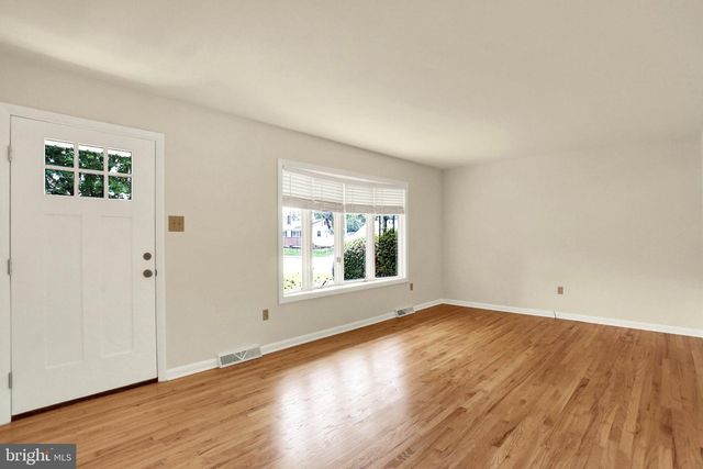 1 E WOODLAND DR, Mechanicsburg, PA 17055