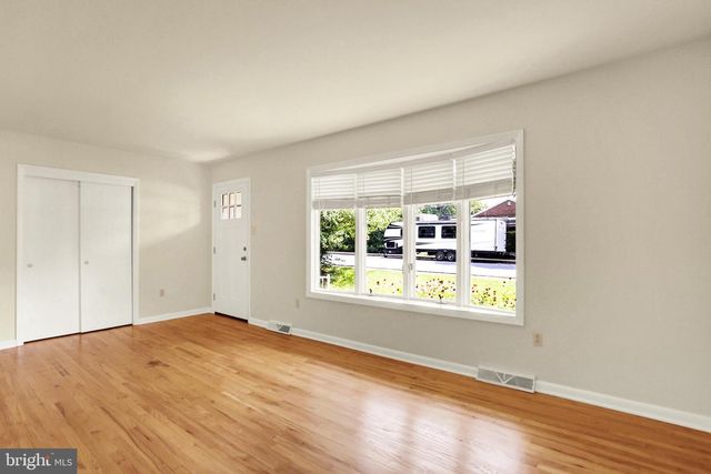 1 E WOODLAND DR, Mechanicsburg, PA 17055