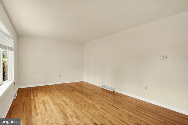 1 E WOODLAND DR, Mechanicsburg, PA 17055
