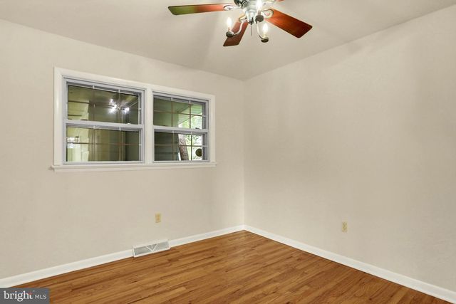 1 E WOODLAND DR, Mechanicsburg, PA 17055
