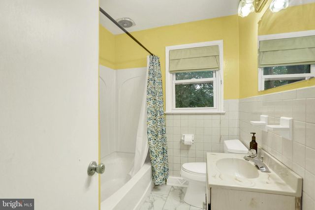 1 E WOODLAND DR, Mechanicsburg, PA 17055