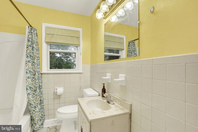 1 E WOODLAND DR, Mechanicsburg, PA 17055