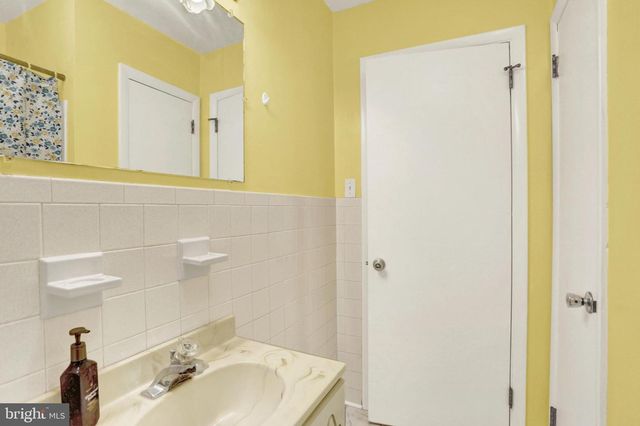 1 E WOODLAND DR, Mechanicsburg, PA 17055