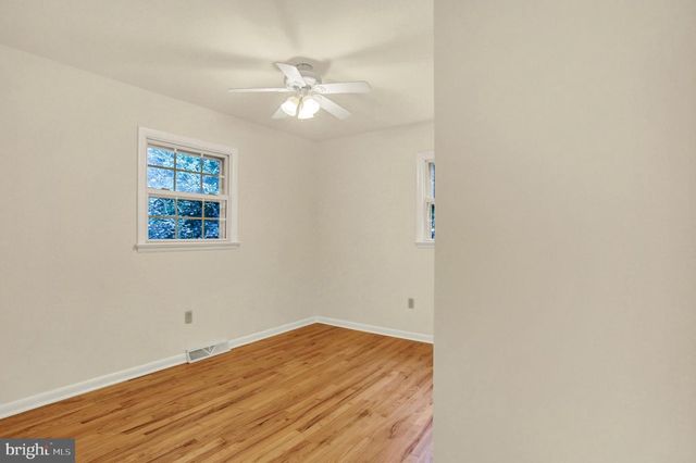 1 E WOODLAND DR, Mechanicsburg, PA 17055