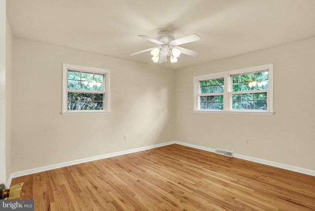 1 E WOODLAND DR, Mechanicsburg, PA 17055