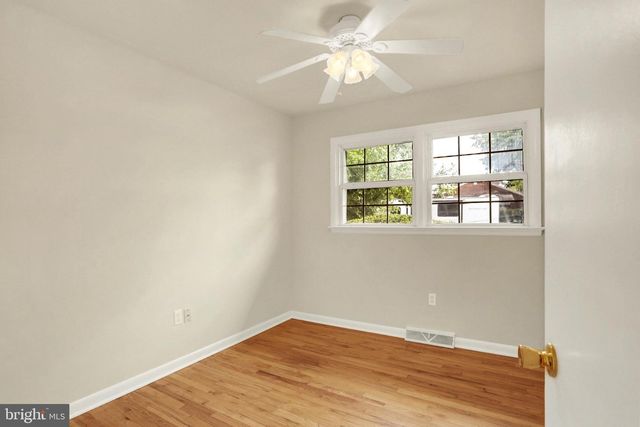 1 E WOODLAND DR, Mechanicsburg, PA 17055