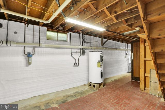 1 E WOODLAND DR, Mechanicsburg, PA 17055