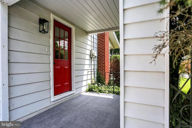 1 E WOODLAND DR, Mechanicsburg, PA 17055