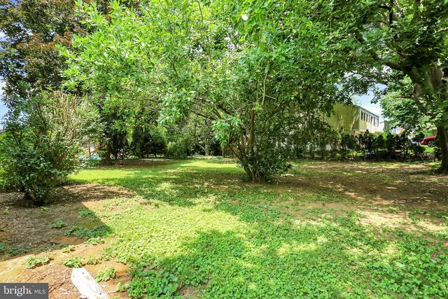 1 E WOODLAND DR, Mechanicsburg, PA 17055