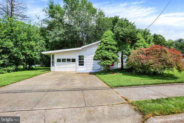 1 E WOODLAND DR, Mechanicsburg, PA 17055