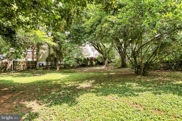 1 E WOODLAND DR, Mechanicsburg, PA 17055