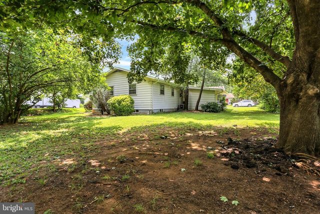 1 E WOODLAND DR, Mechanicsburg, PA 17055