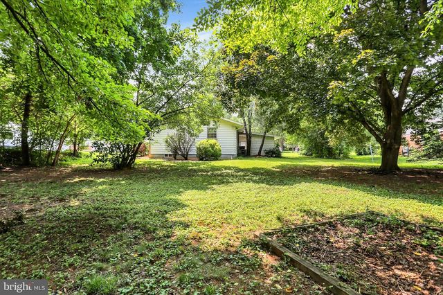 1 E WOODLAND DR, Mechanicsburg, PA 17055