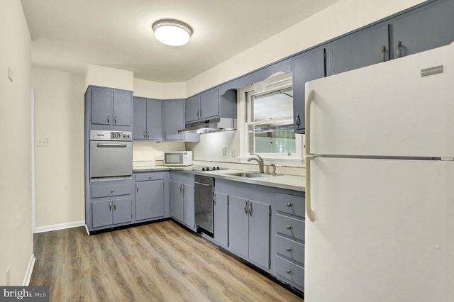 1 E WOODLAND DR, Mechanicsburg, PA 17055