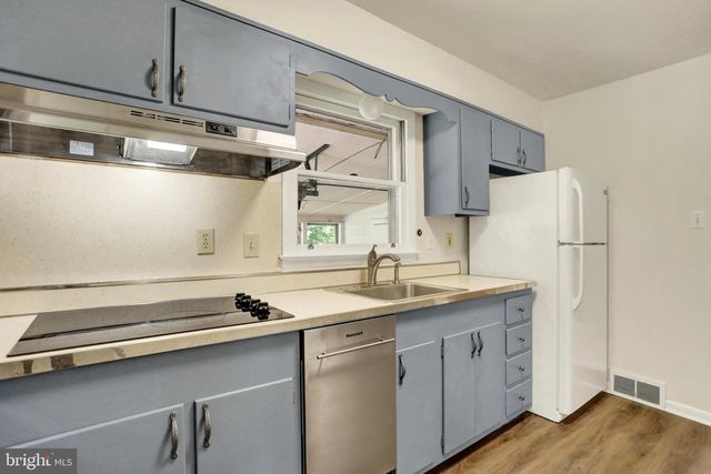 1 E WOODLAND DR, Mechanicsburg, PA 17055