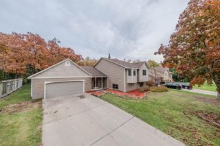 1568 Lakewood Drive N, Maplewood, MN 55119