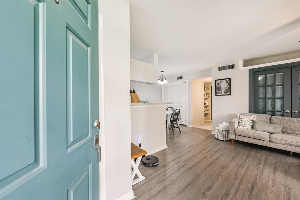 2121 Hepburn Street 612, Houston, TX 77054