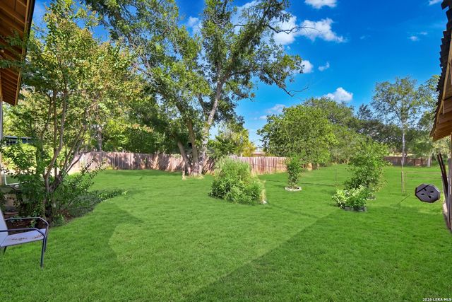 1604 J St, Floresville, TX 78114