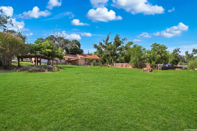 1604 J St, Floresville, TX 78114