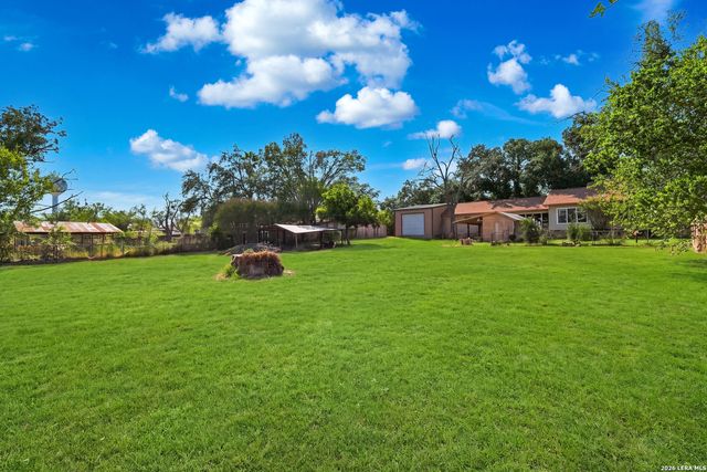 1604 J St, Floresville, TX 78114