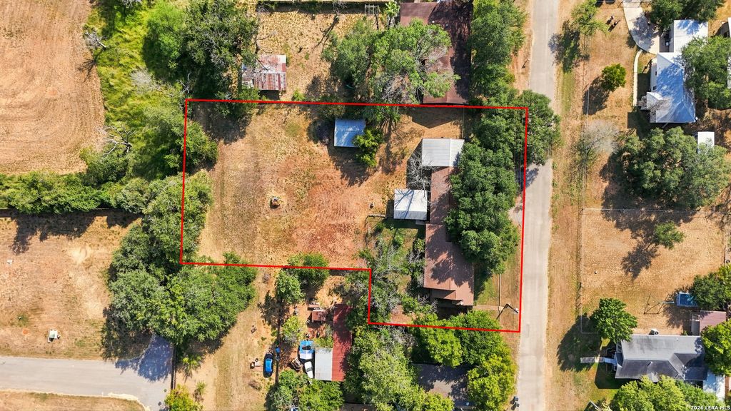 1604 J St, Floresville, TX 78114