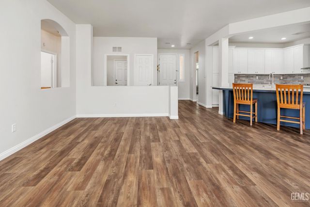 2016 Snowdrop Drive, Bakersfield, CA 93311