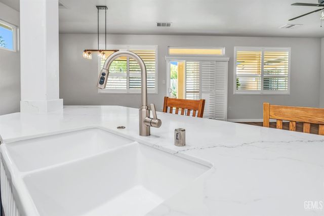 2016 Snowdrop Drive, Bakersfield, CA 93311