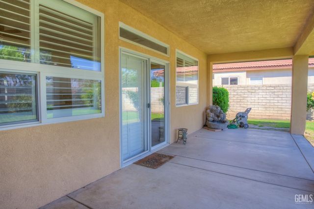 2016 Snowdrop Drive, Bakersfield, CA 93311