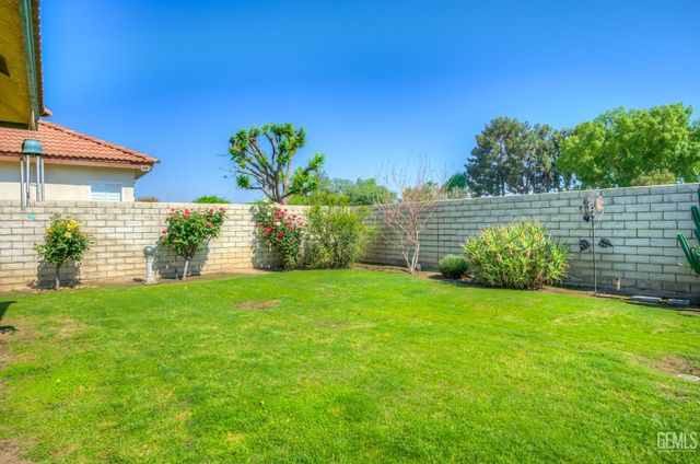 2016 Snowdrop Drive, Bakersfield, CA 93311