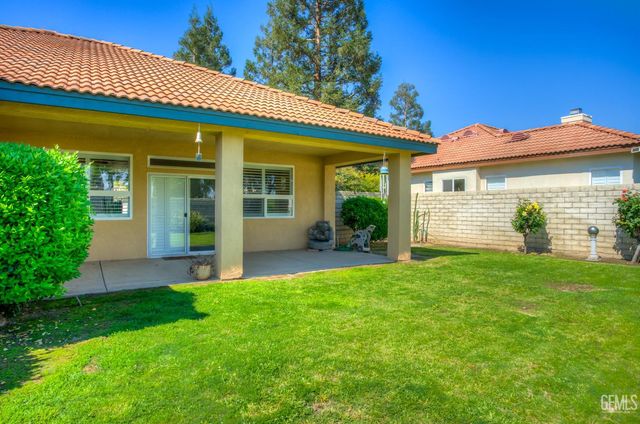 2016 Snowdrop Drive, Bakersfield, CA 93311