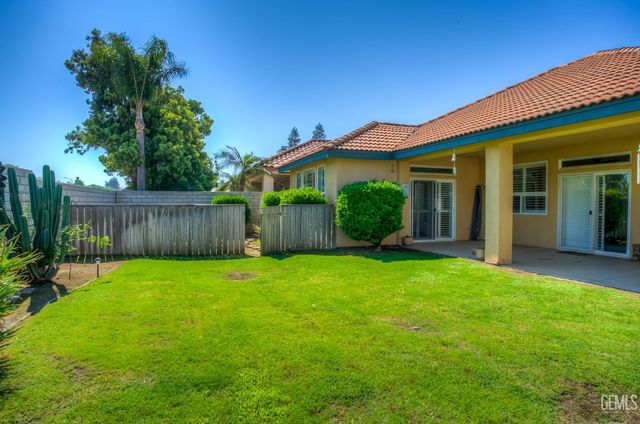 2016 Snowdrop Drive, Bakersfield, CA 93311