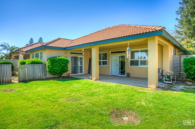 2016 Snowdrop Drive, Bakersfield, CA 93311