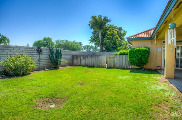 2016 Snowdrop Drive, Bakersfield, CA 93311