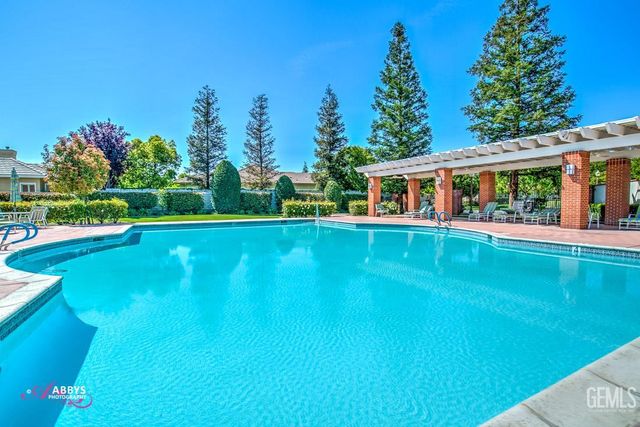 2016 Snowdrop Drive, Bakersfield, CA 93311