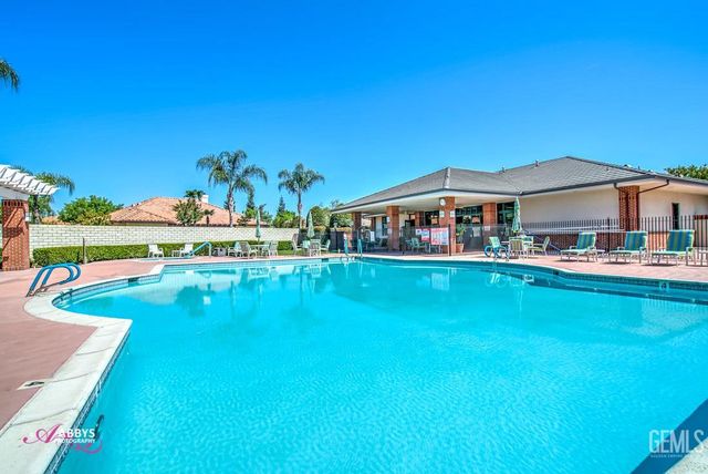 2016 Snowdrop Drive, Bakersfield, CA 93311