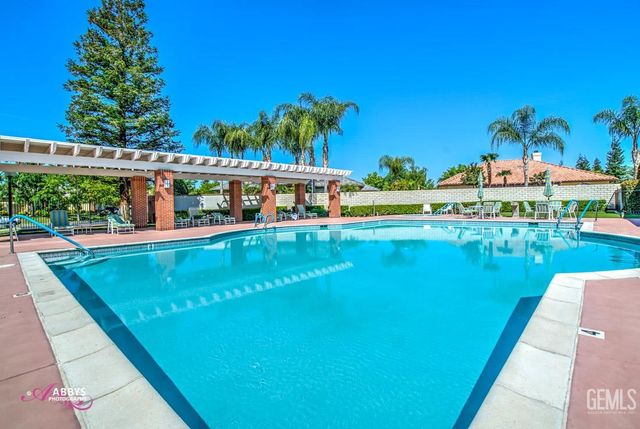 2016 Snowdrop Drive, Bakersfield, CA 93311