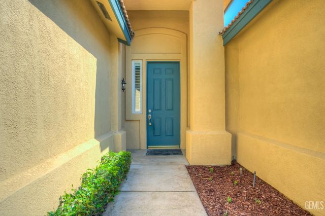 2016 Snowdrop Drive, Bakersfield, CA 93311