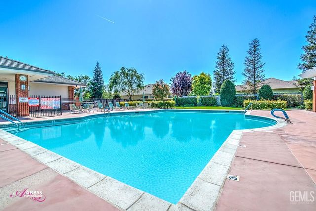 2016 Snowdrop Drive, Bakersfield, CA 93311