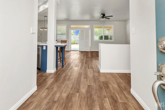 2016 Snowdrop Drive, Bakersfield, CA 93311