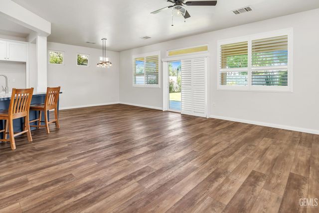 2016 Snowdrop Drive, Bakersfield, CA 93311