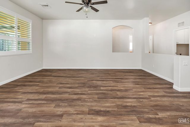 2016 Snowdrop Drive, Bakersfield, CA 93311