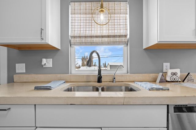 1908 9th Ave W, Williston, ND 58801