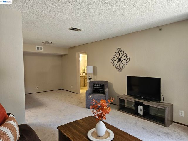 247 E Warren Cmn, Fremont, CA 94539