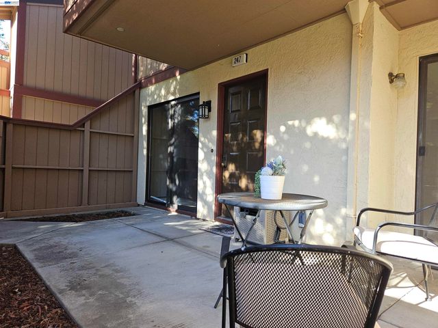 247 E Warren Cmn, Fremont, CA 94539