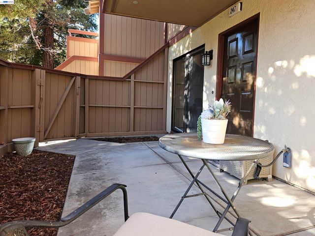 247 E Warren Cmn, Fremont, CA 94539