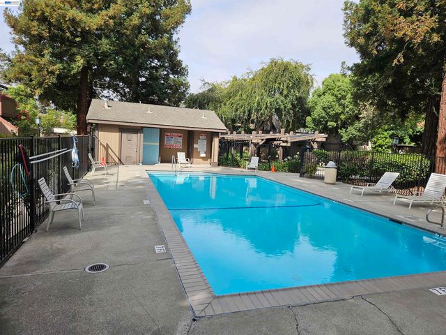 247 E Warren Cmn, Fremont, CA 94539
