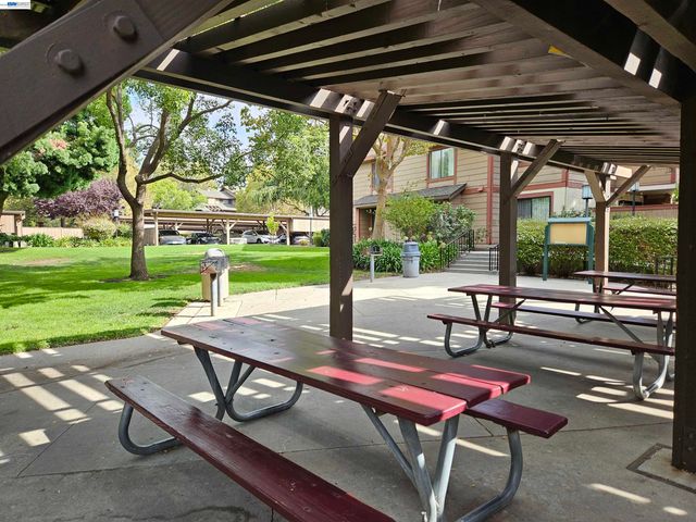 247 E Warren Cmn, Fremont, CA 94539