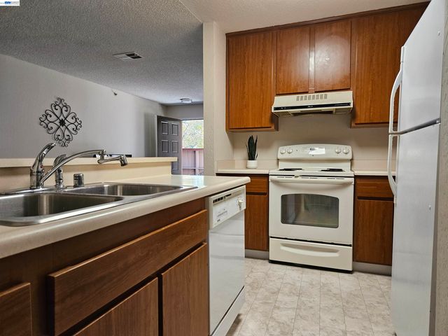 247 E Warren Cmn, Fremont, CA 94539